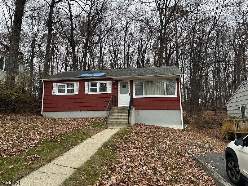1st image of 120 Cayuga Ave