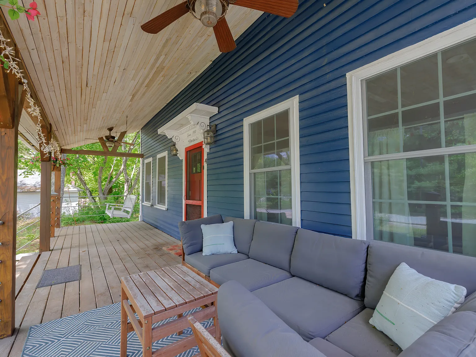 3 bed, 1240 sqft, $2,200 — Photo 2