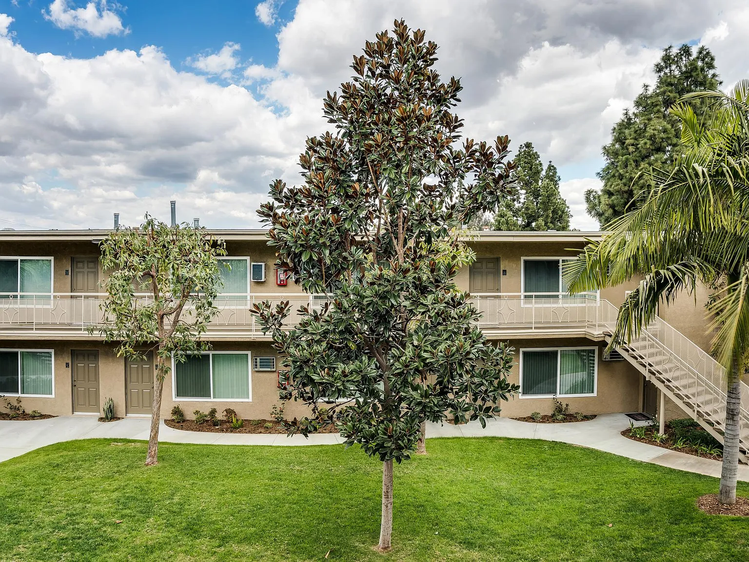 Anaheim Park Apartments — Photo 2