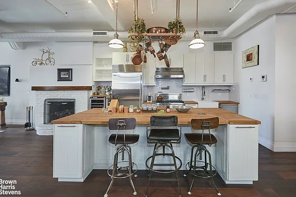 Rented by Brown Harris Stevens | media 27