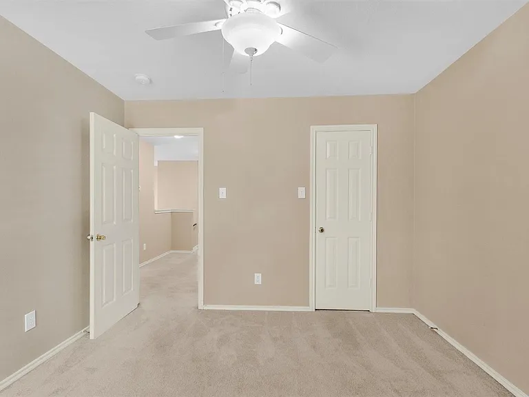 31 N Walden Elms Cir — Photo 18