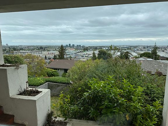 3rd image of 1556 Sunnyslope Ave