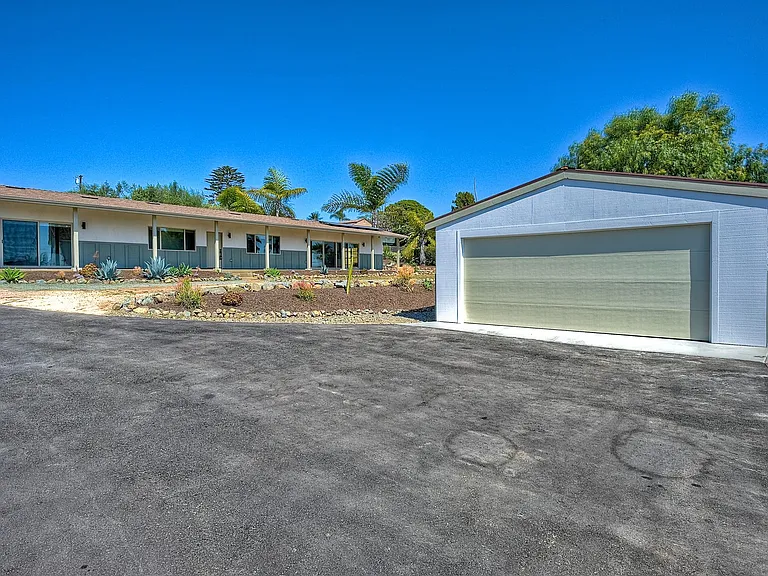 1761 Yucca Rd — Photo 3