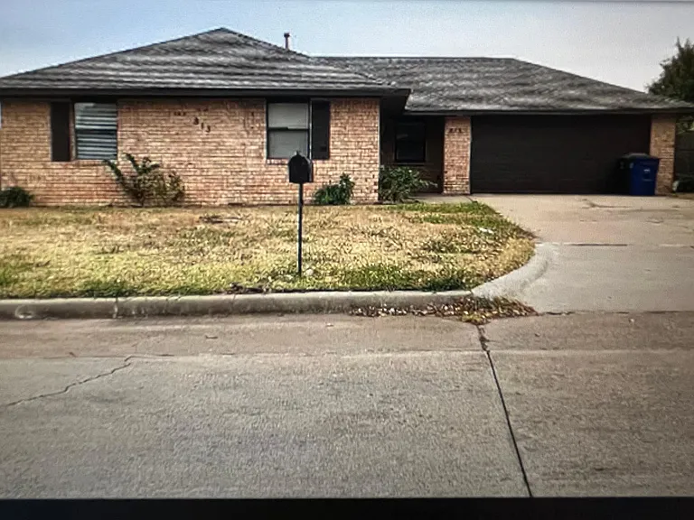 1435 Drexal Pl — Photo 1
