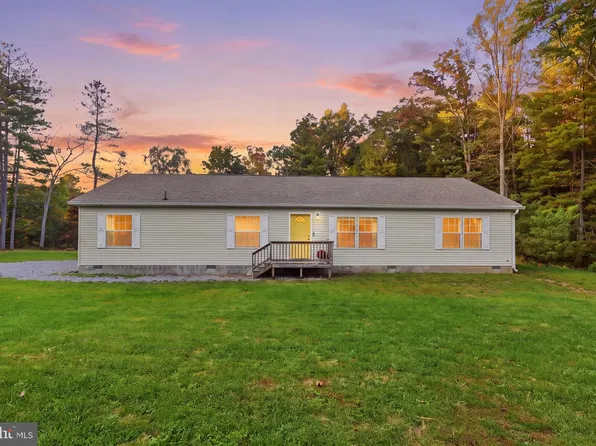 617 Pine Mountain Dr, Fayetteville, PA 17222