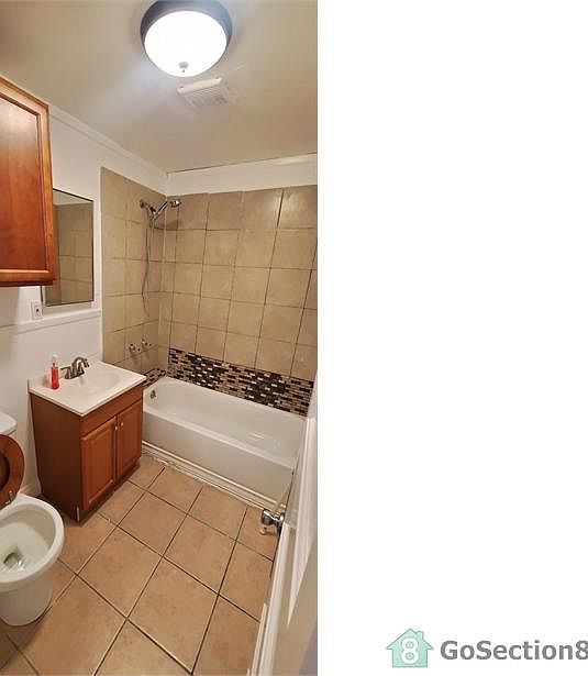 2nd image of 420 W 5th St