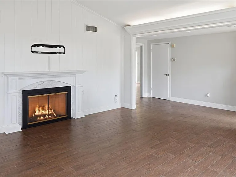 1228 Spring Lake Dr — Photo 6