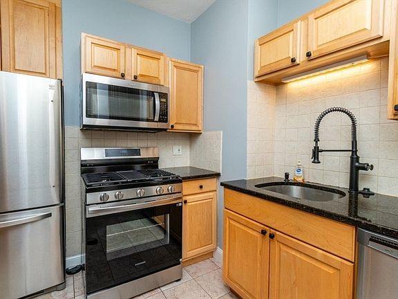 5th image of 35 Chestnut St APT 2