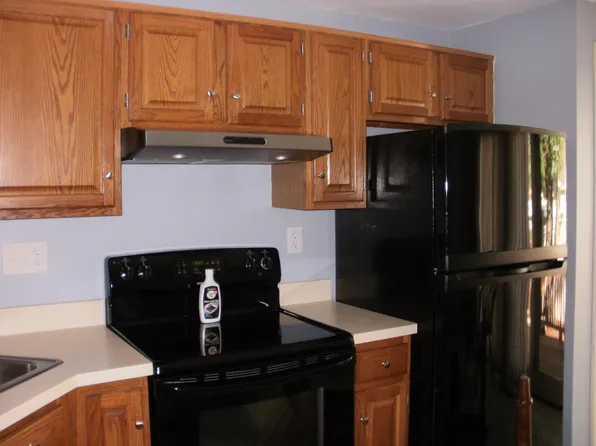 107 Bartemus Trl, Nashua, NH 03063