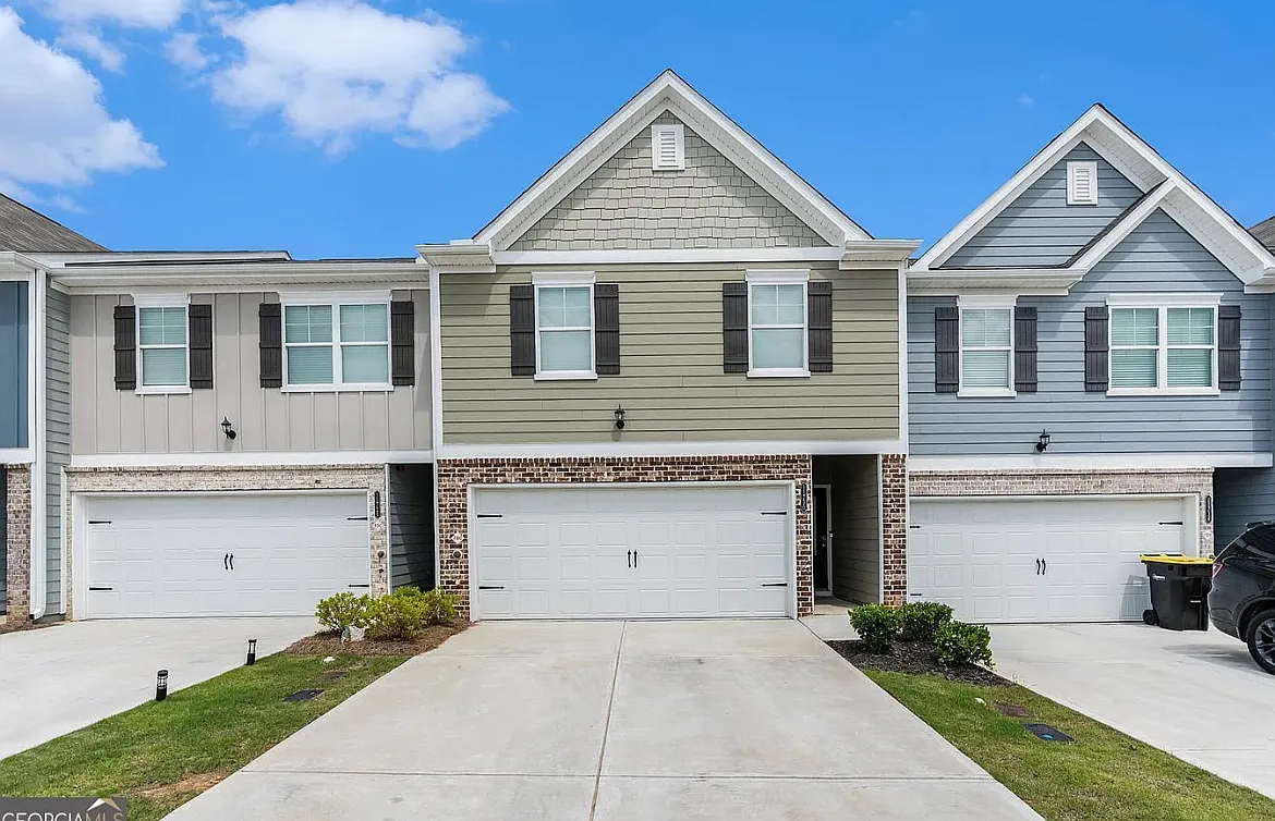 3 bed, 2.5 bath, 1568 sqft, $2,500 — Photo 2