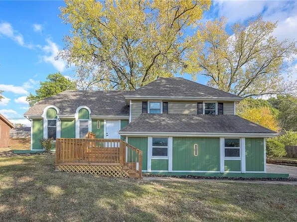 5005 Rosehill Dr, Shawnee, KS 66216