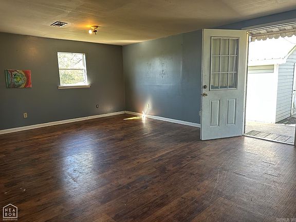 4th image of 8 Locust St