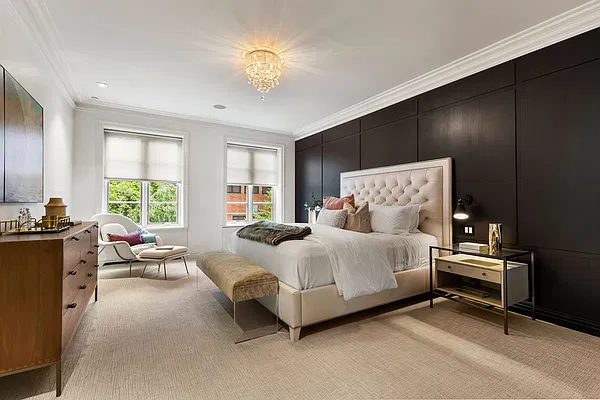 Sold by Sloane Square | media 12