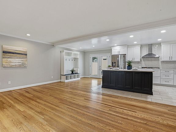 2nd image of 3109 Sherry Dr