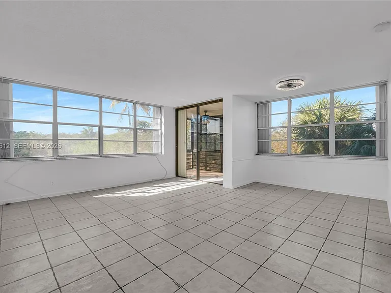 2781 Taft St #303 — Photo 7