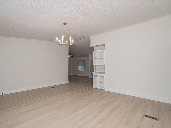 5th image of 4537 Grand Oaks Dr