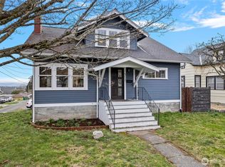 317 E Lawrence St, Mount Vernon, WA 98273