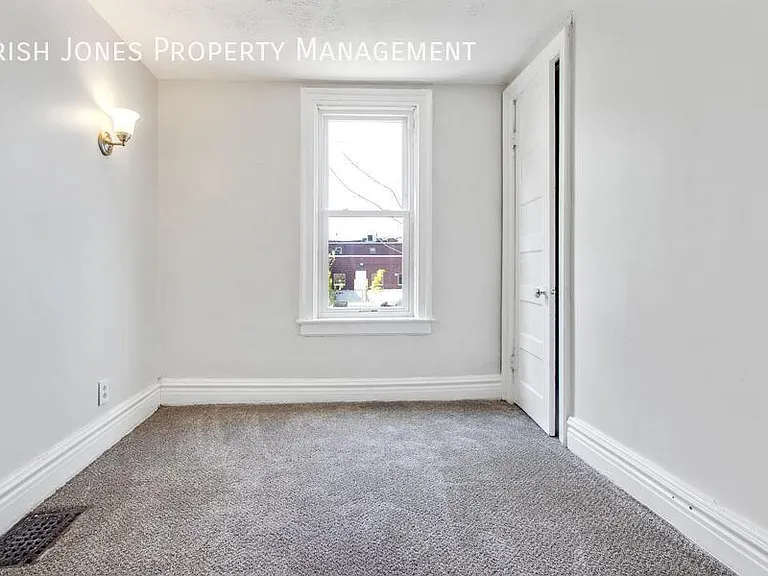 935 Niagara St #1 — Photo 12