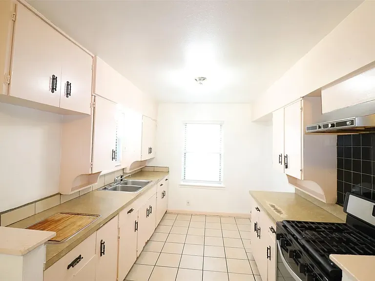 9107 Rustown Dr — Photo 3