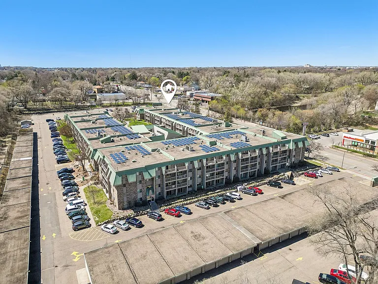Larpenteur Estates Apartments — Photo 7