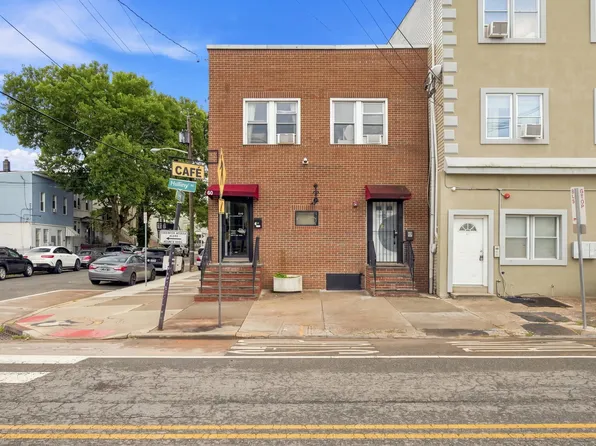 80 Mallory Avenue image 1 of 33