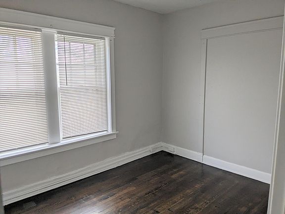 3rd image of 1006 E 43rd St #2E