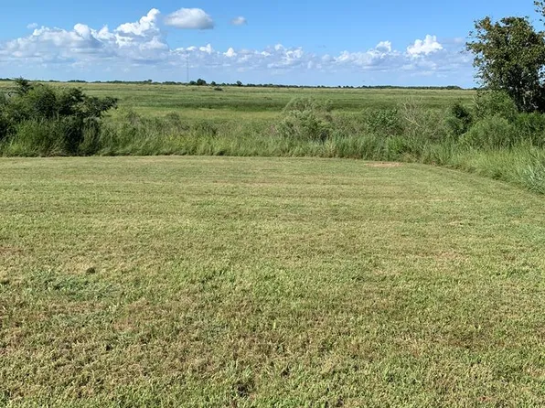 28-29 Marlin Dr, Palacios, TX 77465