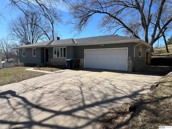 8014 Grover St, Omaha, NE 68124