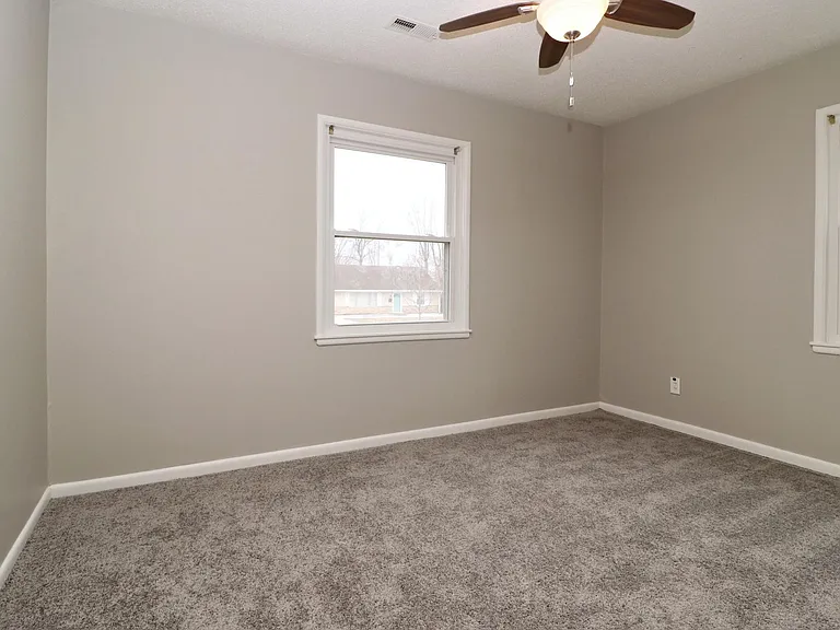 2706 W 76th St — Photo 13