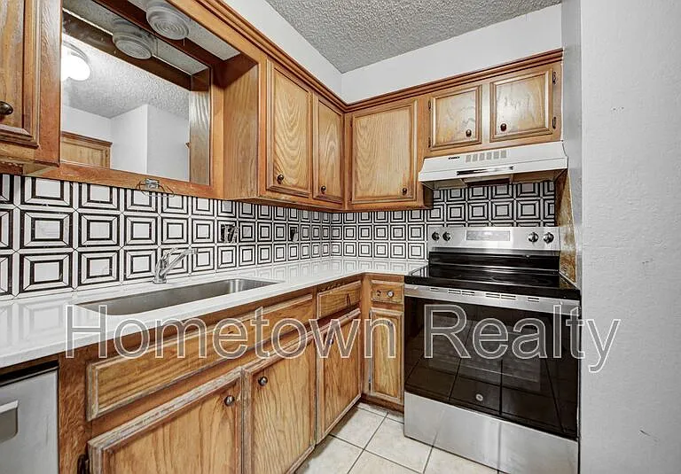 1713 Hillcrest Dr — Photo 14