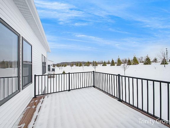 4th image of 671 Stonebriar Cir #4