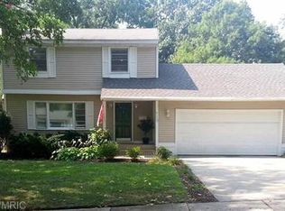 715 Lenora Ave NW, Grand Rapids, MI 49504