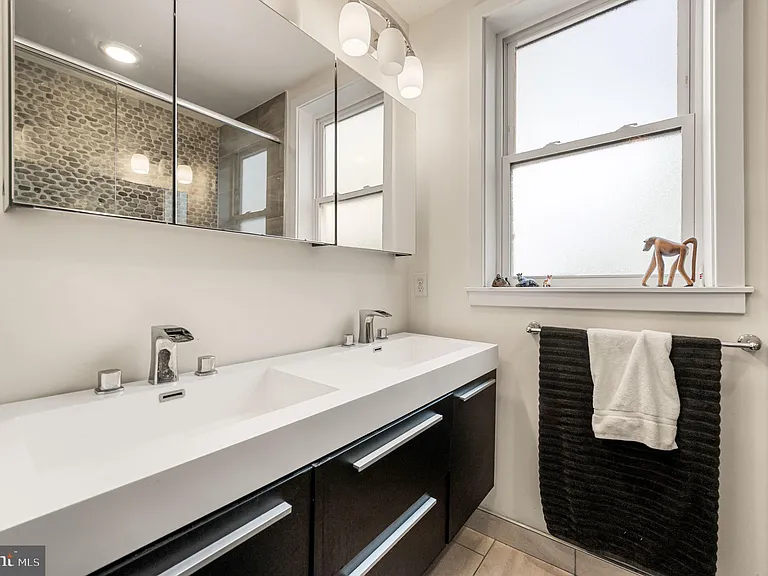 1014 S Bouvier St — Photo 13