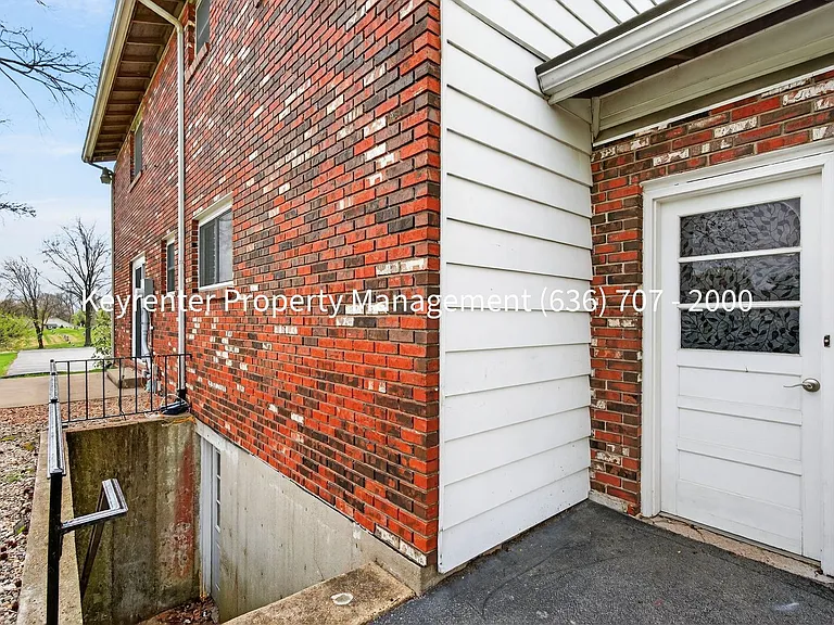 15362 Olive Blvd — Photo 36