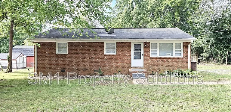 1702 Spry St — Photo 1