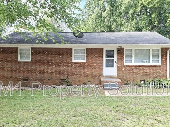 1702 Spry St, Greensboro, NC 27405