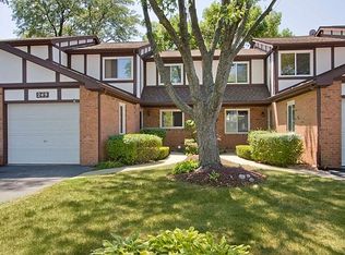 249 W Golfview Ter, Palatine, IL 60067