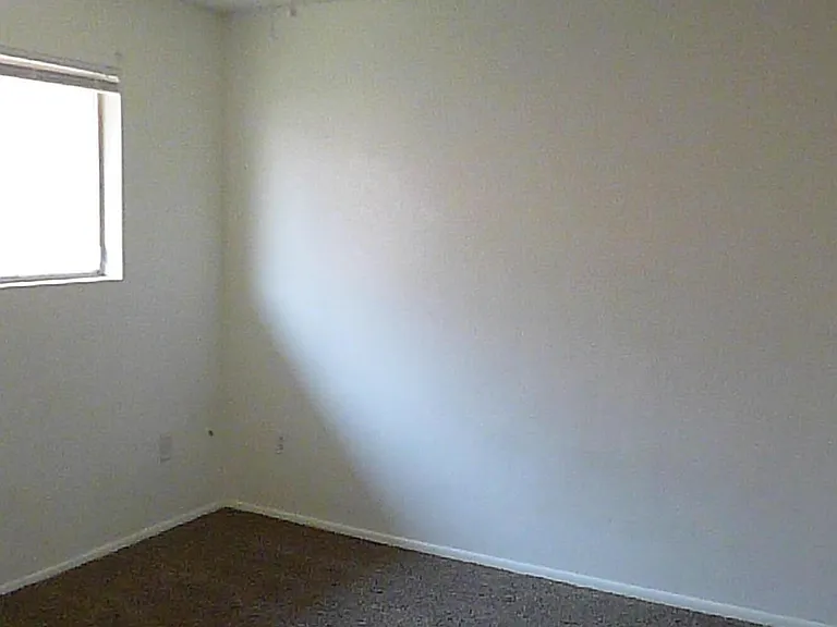 2246 W Corrine Dr — Photo 8