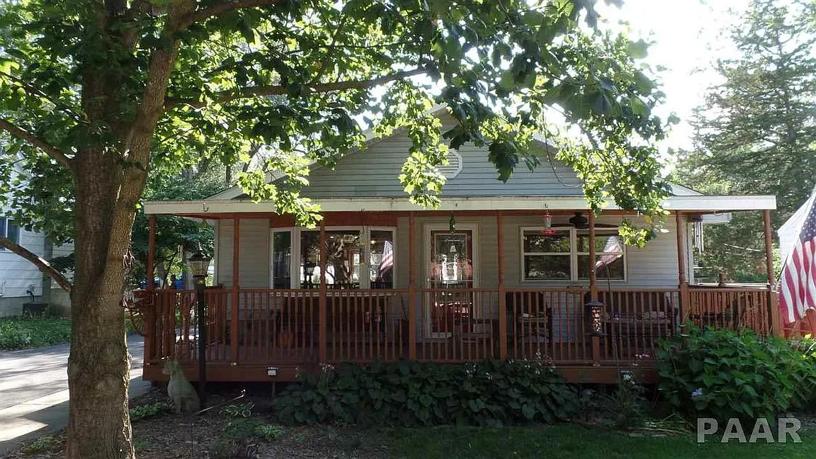 1711 N Logan St photo 1