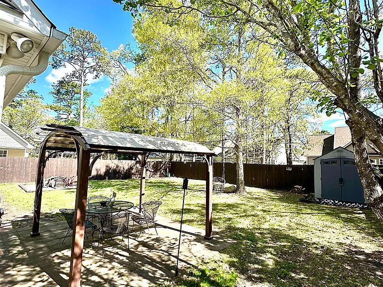 425 N Belvedere Dr — Photo 32