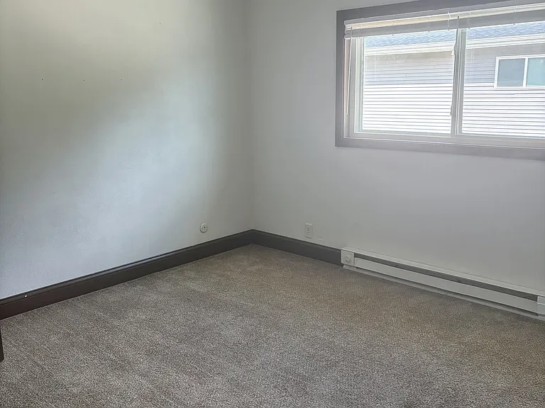 3416 W Richwoods Blvd — Photo 9