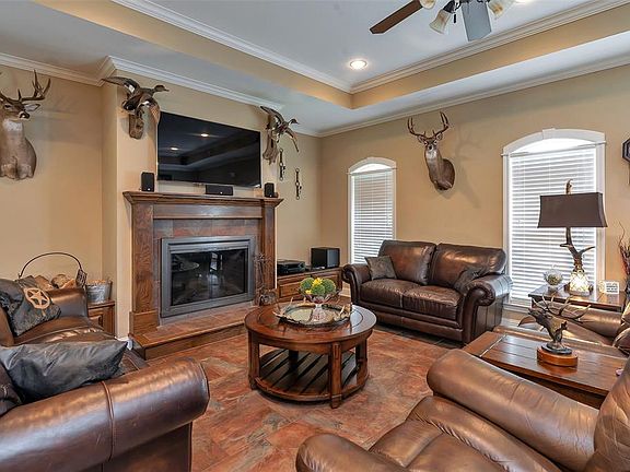 3rd image of 111 Winky Ln