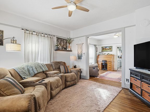 5th image of 1117 Custer St