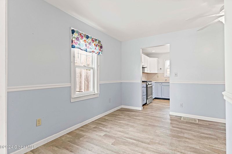 4th image of 15 Pine Road