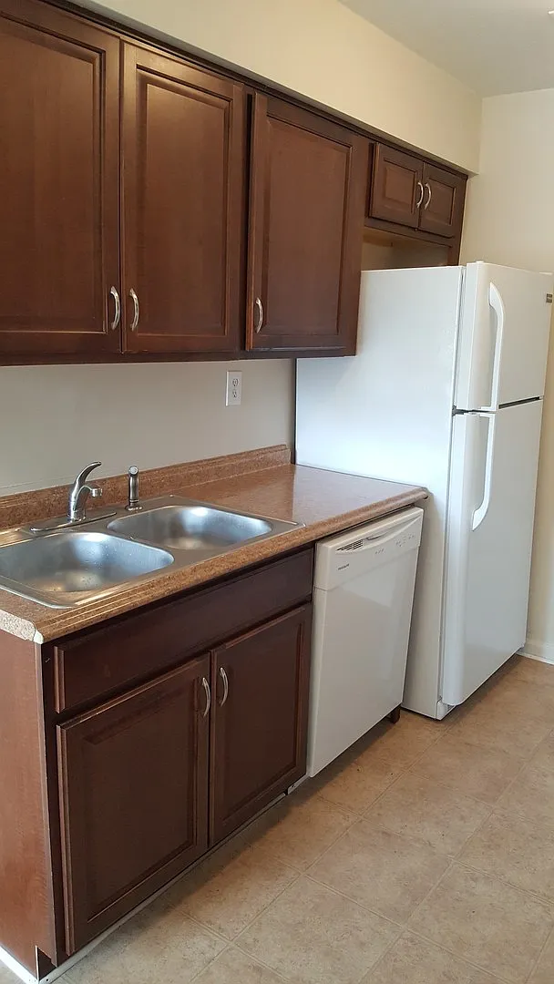 1375 Kingston Ave — Photo 4