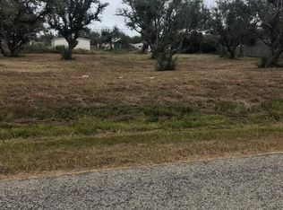 910 Hickory Ave, Rockport, TX 78382