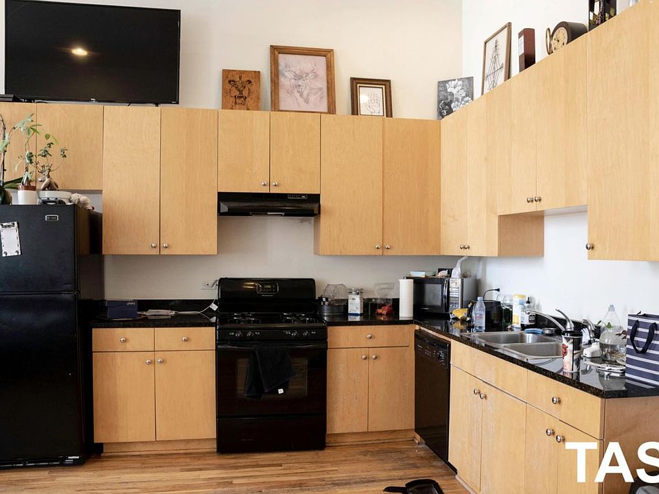 1st image of 1261 N Greenview Ave #1F