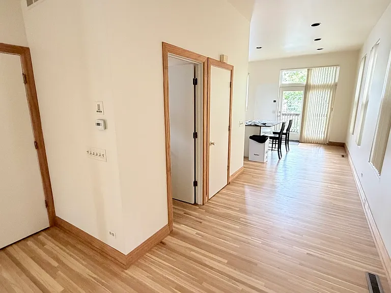 534 W Dickens Ave #2 — Photo 12