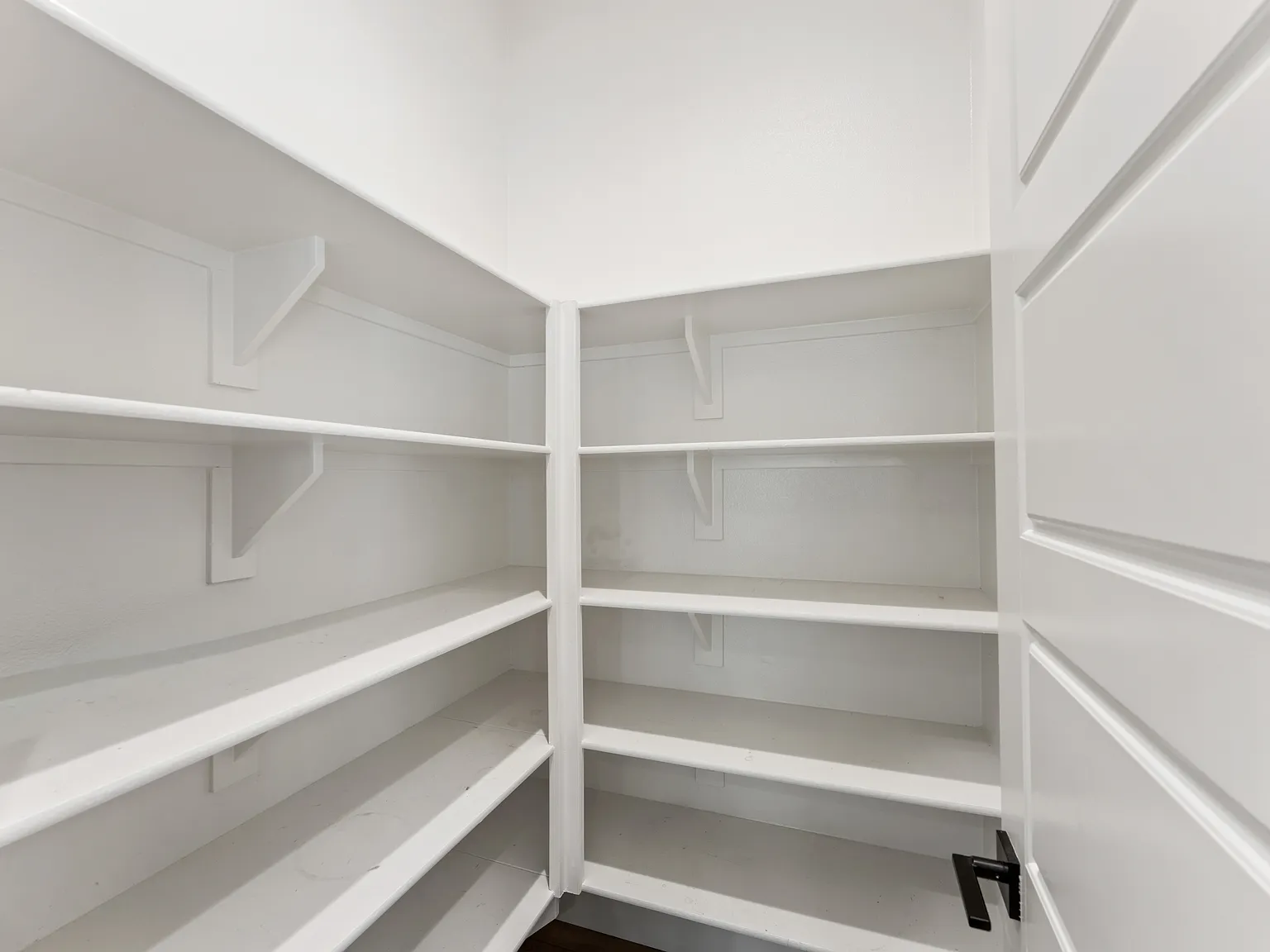 3 bed, 1950 sqft, $4,000 — Photo 3
