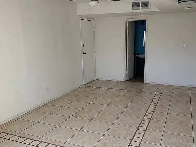 2869 N Edith Blvd — Photo 5
